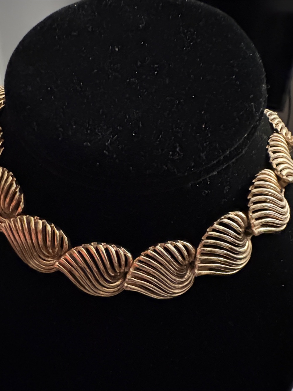 Napier Gold  tone Sculpted Wave Link Necklace - 1980- 1990 Number 4084